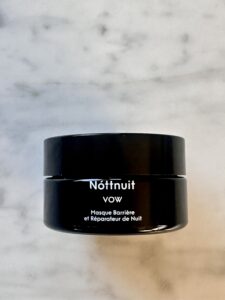 Nöttnuit Vow barriärmask för nattvård i svart burk.